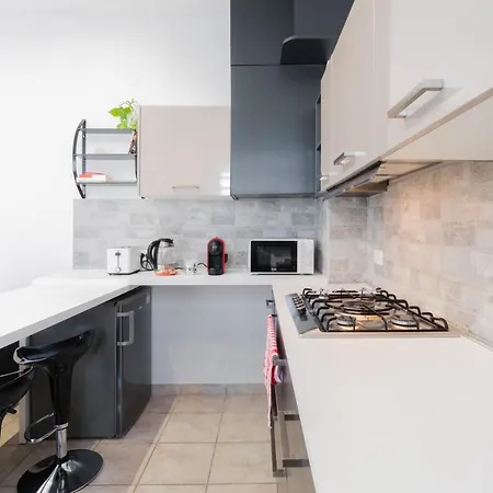 Apartment Viale Della Repubblica Free Parking E Wifi 1 Minute To Garda *