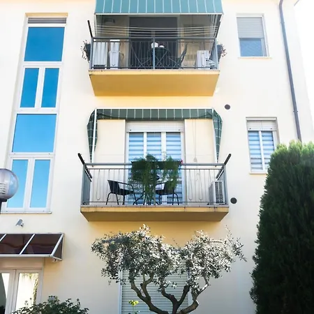 Viale Della Repubblica Free Parking E Wifi 1 Minute To Garda