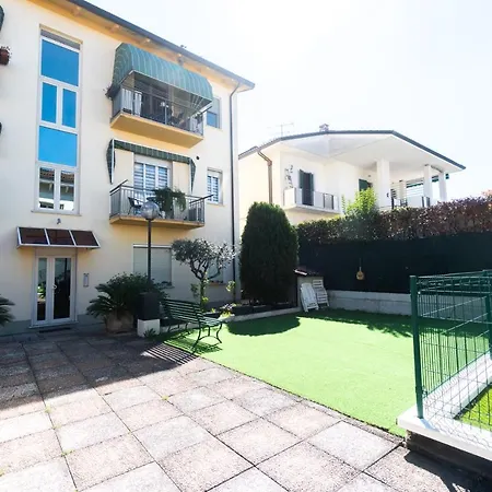 Viale Della Repubblica Free Parking E Wifi 1 Minute To Garda Peschiera del Garda