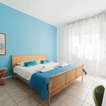 Apartment Viale Della Repubblica Free Parking E Wifi 1 Minute To Garda *