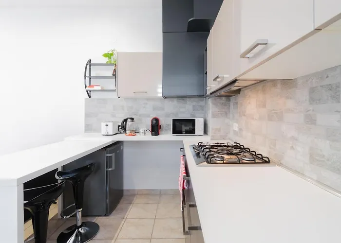 Apartamento Viale Della Repubblica Free Parking E Wifi 1 Minute To Garda *