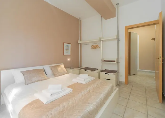 Viale Della Repubblica Free Parking E Wifi 1 Minute To Garda Peschiera del Garda